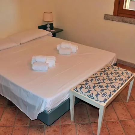 Trilocale Centro Porto Rotondo アパート オルビア